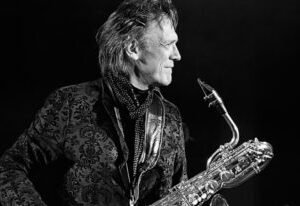 Zondag 22 maart 2026 saxofonist Henk van Twillert